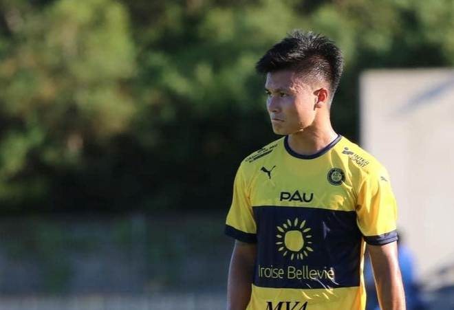 Quang Hải có 5 lần mất bóng, Pau FC thua thảm ngay trên sân nhà