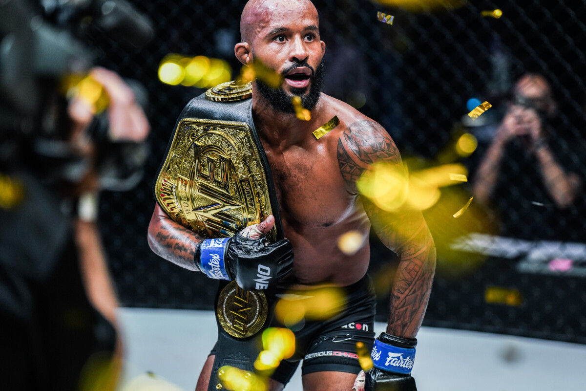 Demetrious Johnson phục hận Adriano Moraes, vô địch ONE Championship nhờ combo như Hollywood