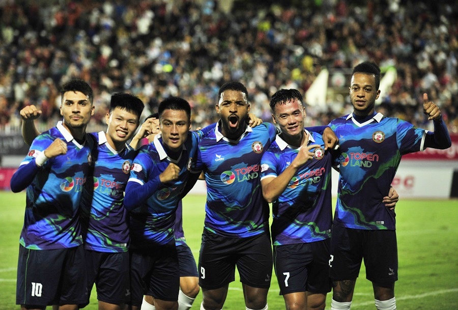 Nhấn chìm Bình Dương, Bình Định phá hơi nóng vào gáy Hà Nội FC