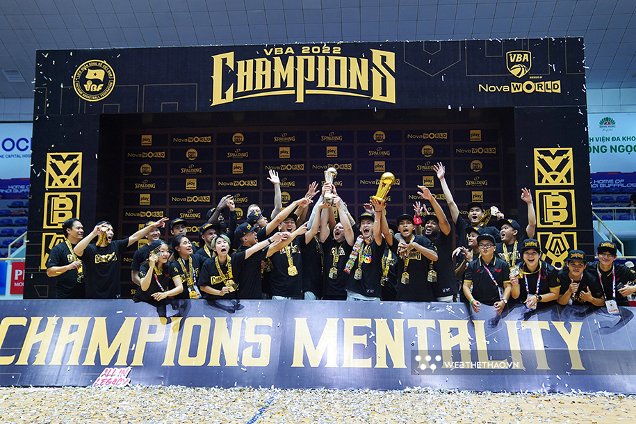 Saigon Heat "sweep" Hanoi Buffaloes để vô địch VBA 2022, hoàn tất cú ăn ba lịch sử