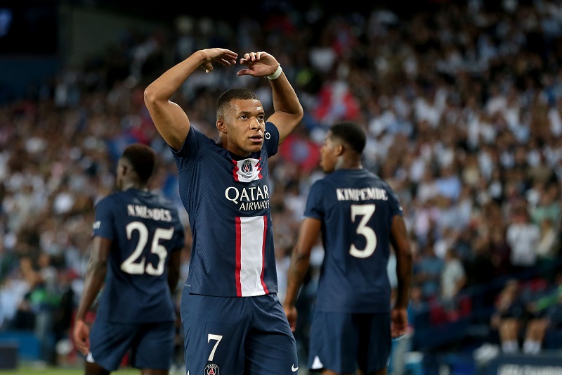 Mbappe phá kỷ lục ghi bàn của Messi ở Champions League Mbappe phá kỷ lục ghi bàn của Messi ở Champions League