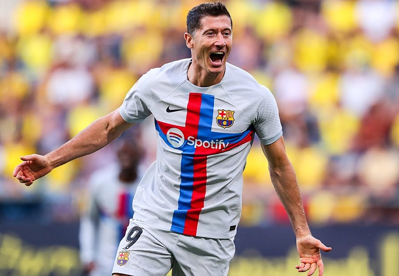 Lewandowski ghi bàn cho Barca với tốc độ nhanh nhất thế kỷ 21