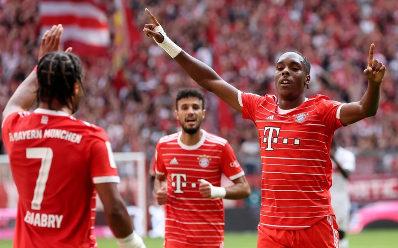 Bayern Munich có cầu thủ ghi bàn trẻ nhất lịch sử Bundesliga