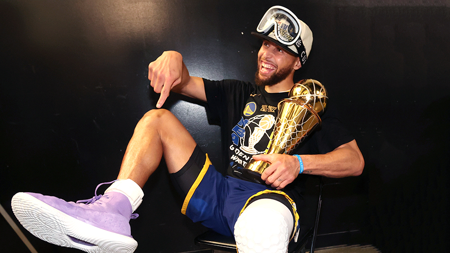 Stephen Curry chuẩn bị ký hợp đồng trọn đời, trị giá lên đến tỷ đô với Under Armour?