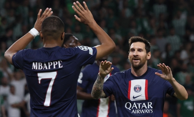 Messi vượt qua kỷ lục của Cristiano Ronaldo ở Champions League