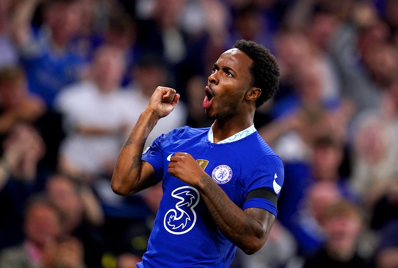 Sterling đạt cột mốc ghi bàn ở Champions League khi chơi ở vị trí lạ
