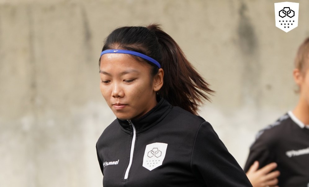 Huỳnh Như dự bị cả trận ở chiến thắng tưng bừng của Lank FC