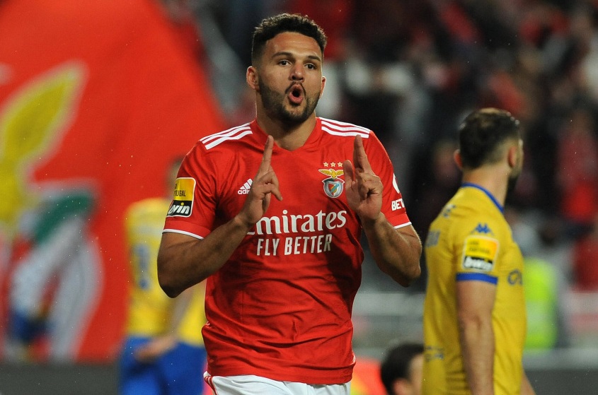 MU muốn mua tiền đạo ghi 8 bàn sau 12 trận của Benfica