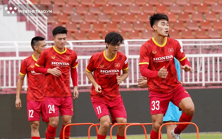 Đội hình ra sân Việt Nam vs Singapore: Quang Hải, Công Phượng ngồi ngoài, Văn Quyết đá chính