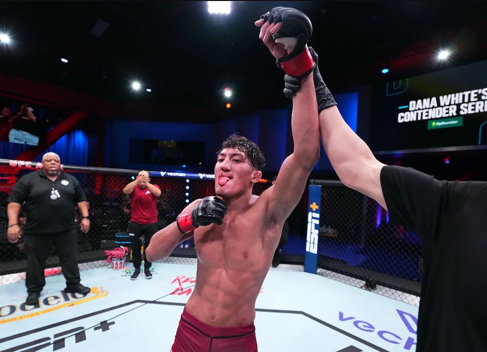 Tài năng MMA 17 tuổi Raul Rosas Jr phá kỉ lục UFC, muốn vượt qua Jon Jones
