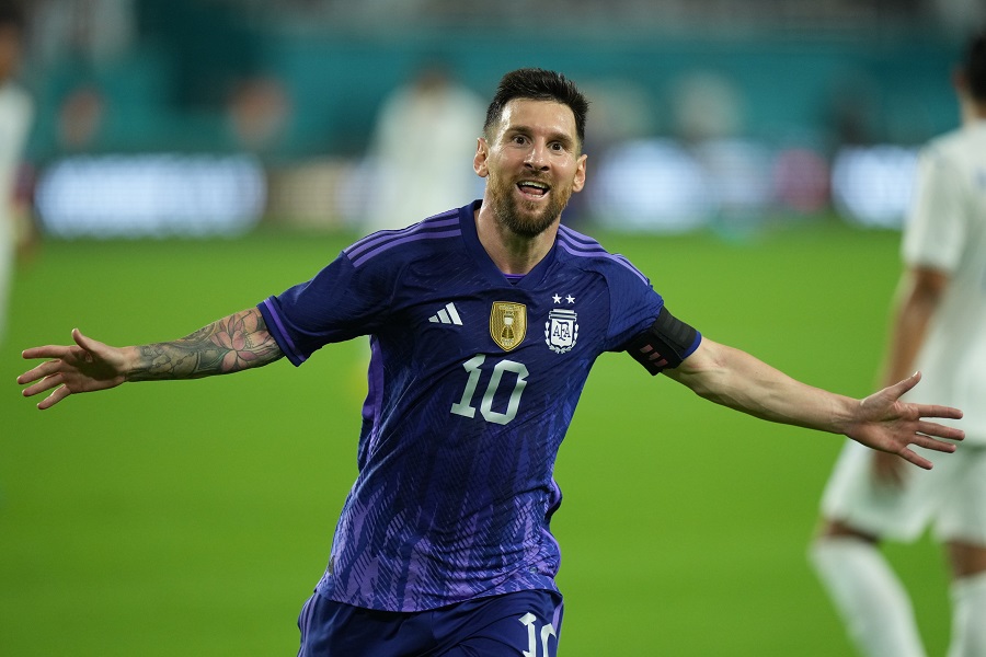 Sau Ronaldo, Messi trở thành chân sút hàng đầu của đội tuyển thế nào?
