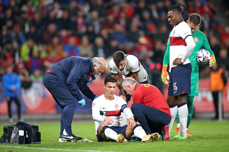 Cận cảnh Ronaldo đổ máu mũi trong trận Bồ Đào Nha gặp Séc