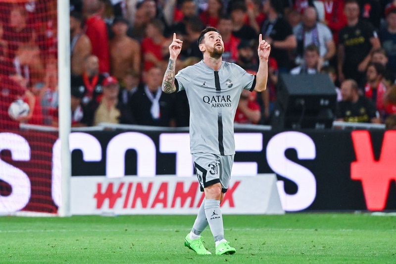 PSG đề nghị hợp đồng mới hấp dẫn để giữ chân Messi