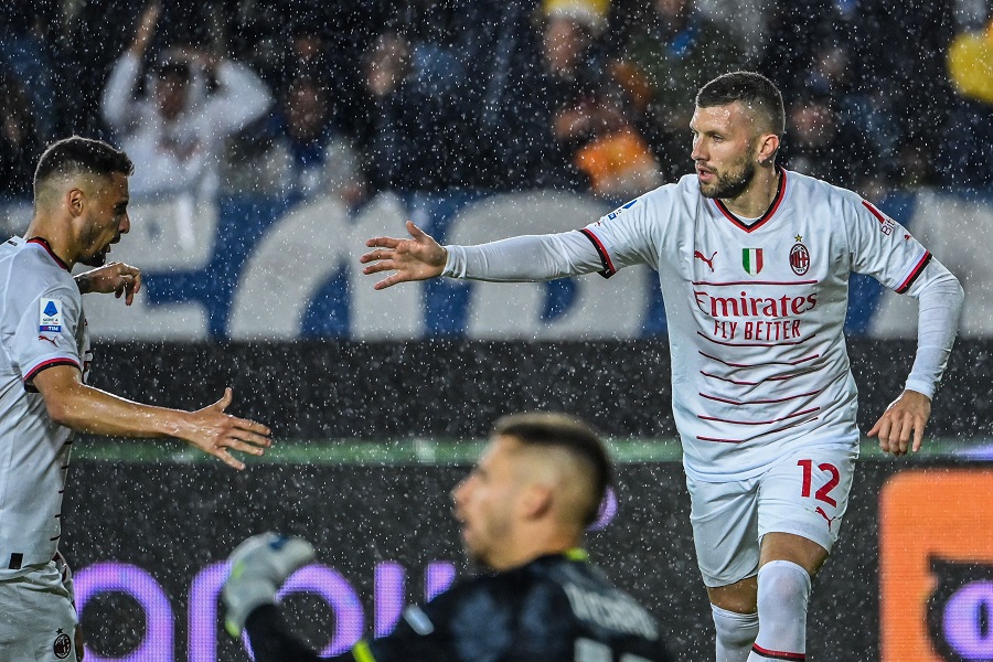 AC Milan giành chiến thắng điên rồ với 3 bàn trong 5 phút cuối