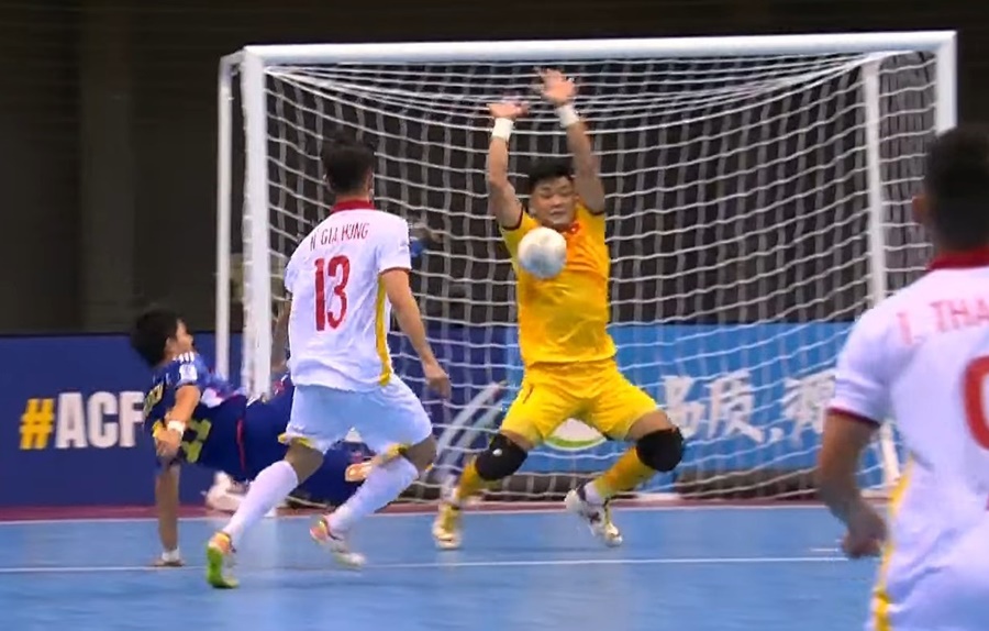 Hồ Văn Ý thi đấu xuất thần, futsal Việt Nam thua Nhật vẫn giành vé vào tứ kết