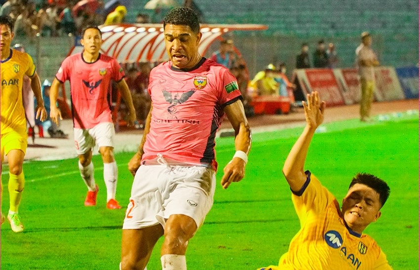 SLNA không thắng trận thứ 6 liên tiếp, xa rời Top 3 V.League 2022