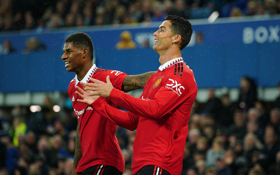 Ronaldo cán mốc 700 bàn thắng sau khi đóng vai “siêu dự bị”