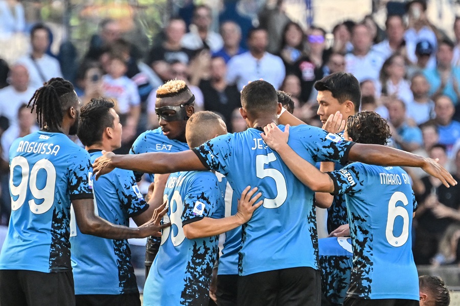 “Maradona mới” của Napoli lại bùng nổ, Osimhen lập hat-trick