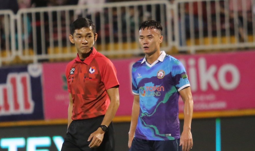 Trọng tài Trần Ngọc Nhớ bị treo còi đến hết V.League 2022