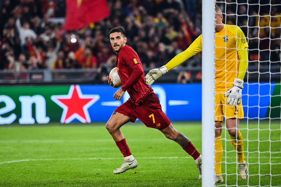 Roma và Mourinho ngược dòng giành vé đi tiếp, Lazio bị mỉa mai