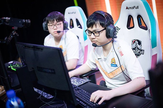 Tin chuyển nhượng LMHT 4/11: HLV Ren dẫn dắt SBTC Esports; SofM tái ngộ Bin ở BLG?