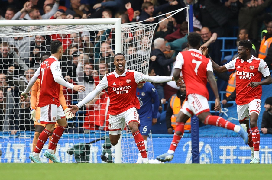 Arsenal hạ gục Chelsea nhờ chuyên gia ghi bàn bằng phạt góc