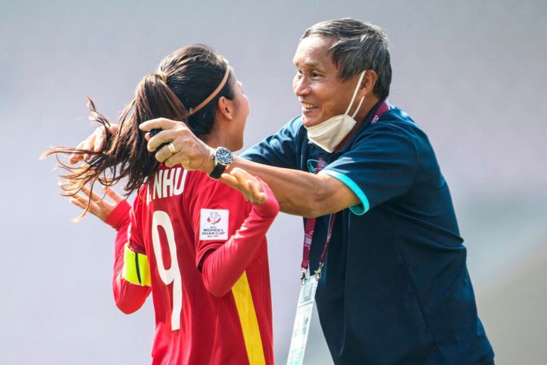 HLV Mai Đức Chung: “Ông già gân” cùng tuyển nữ Việt Nam hiên ngang đến World Cup 2023 HLV Mai Đức Chung: “Ông già gân” cùng tuyển nữ Việt Nam hiên ngang đến World Cup 2023