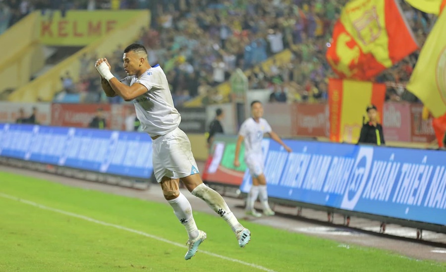 Nam Định nhấn chìm Sài Gòn, trụ hạng sớm ở V.League 2022 Nam Định nhấn chìm Sài Gòn, trụ hạng sớm ở V.League 2022