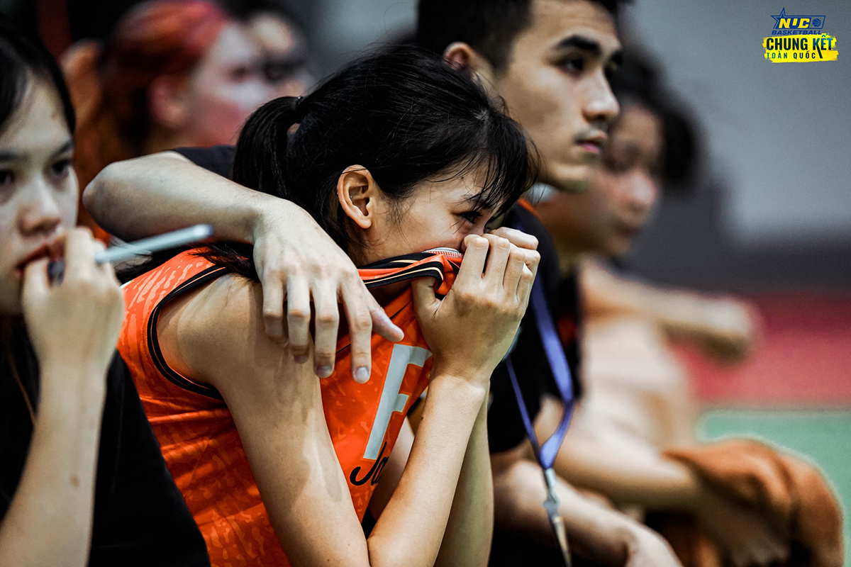 Chùm ảnh nước mắt chia tay NUC 2022 của các “baller sinh viên”: Tột cùng tiếc nuối