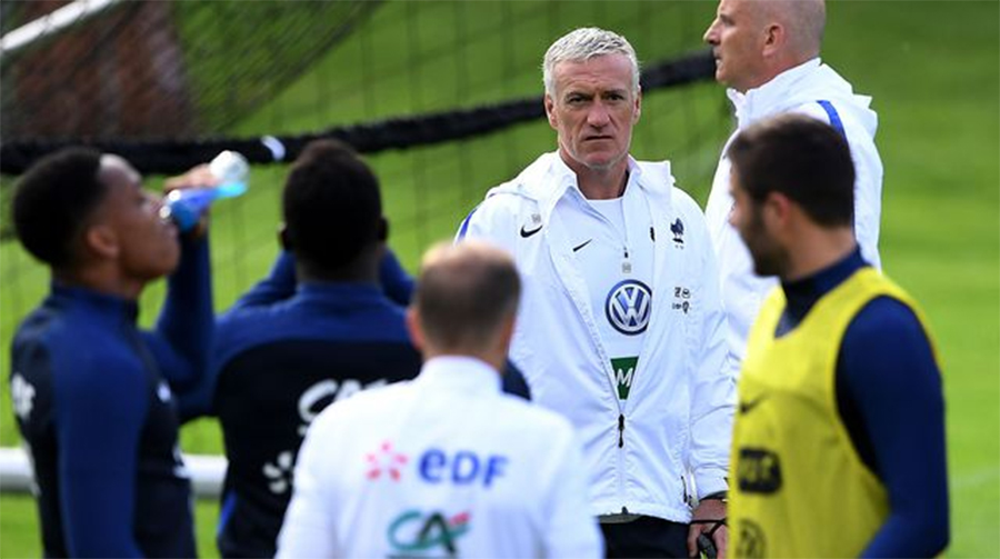 Deschamp gây sốc với quyết định không triệu tập cầu thủ thay thế Benzema