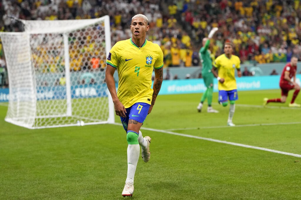 Richarlison lập cú đúp và siêu phẩm “xe đạp chổng ngược” cho Brazil