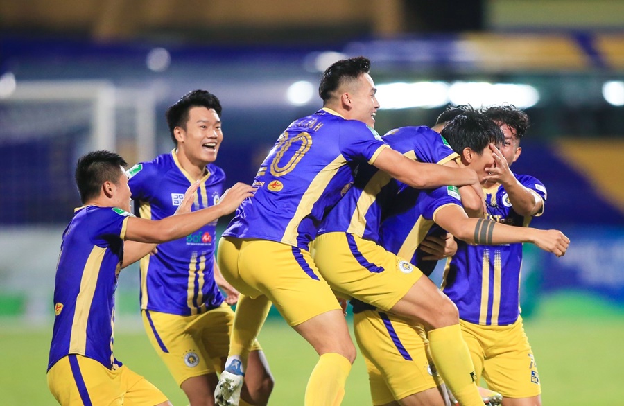 Đoàn Văn Hậu và Thái Quý lập siêu phẩm khó tin, Hà Nội vô địch Cúp QG 2022