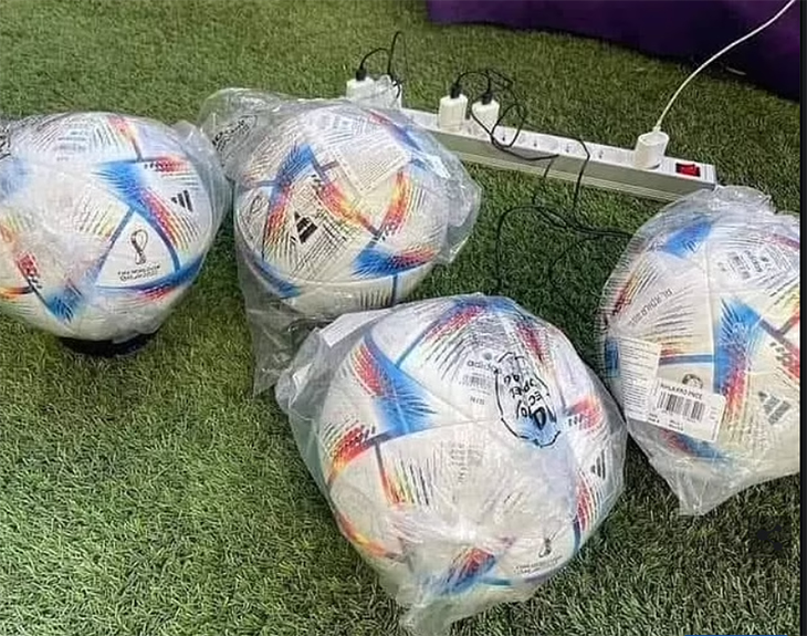 Quả bóng thường phải bơm hơi, bóng World Cup 2022 cần... sạc điện!