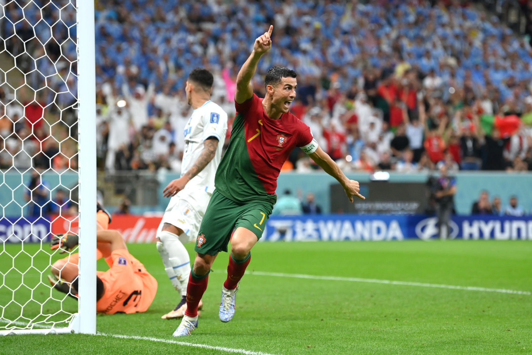 Ronaldo chính thức nhận đề nghị 200 triệu euro từ Saudi Arabia Ronaldo chính thức nhận đề nghị 200 triệu euro từ Saudi Arabia
