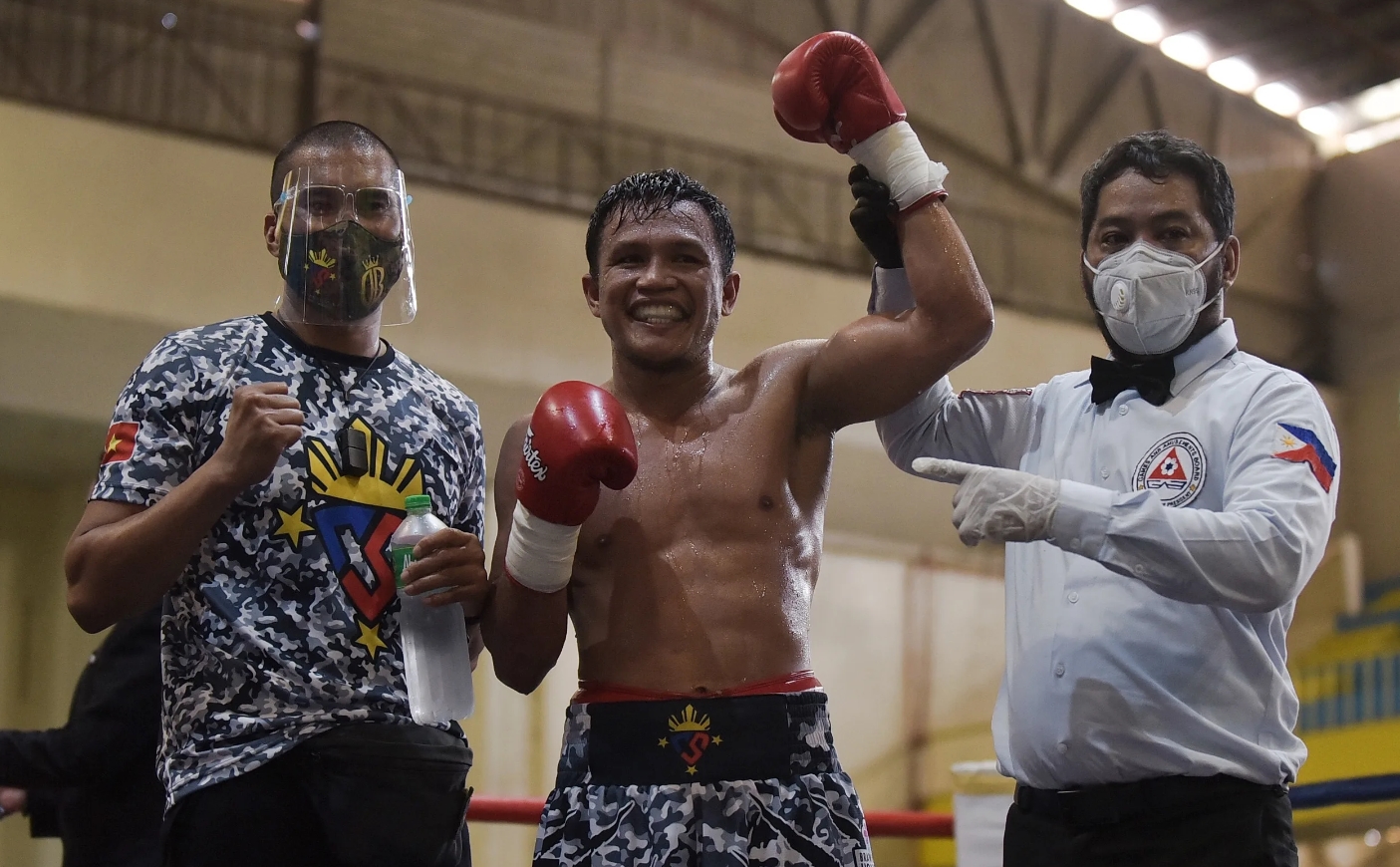 Fortunes of War: "Chiến binh của Vua" Charly Suarez săn đai IBF Châu Á ở tuổi khó tin