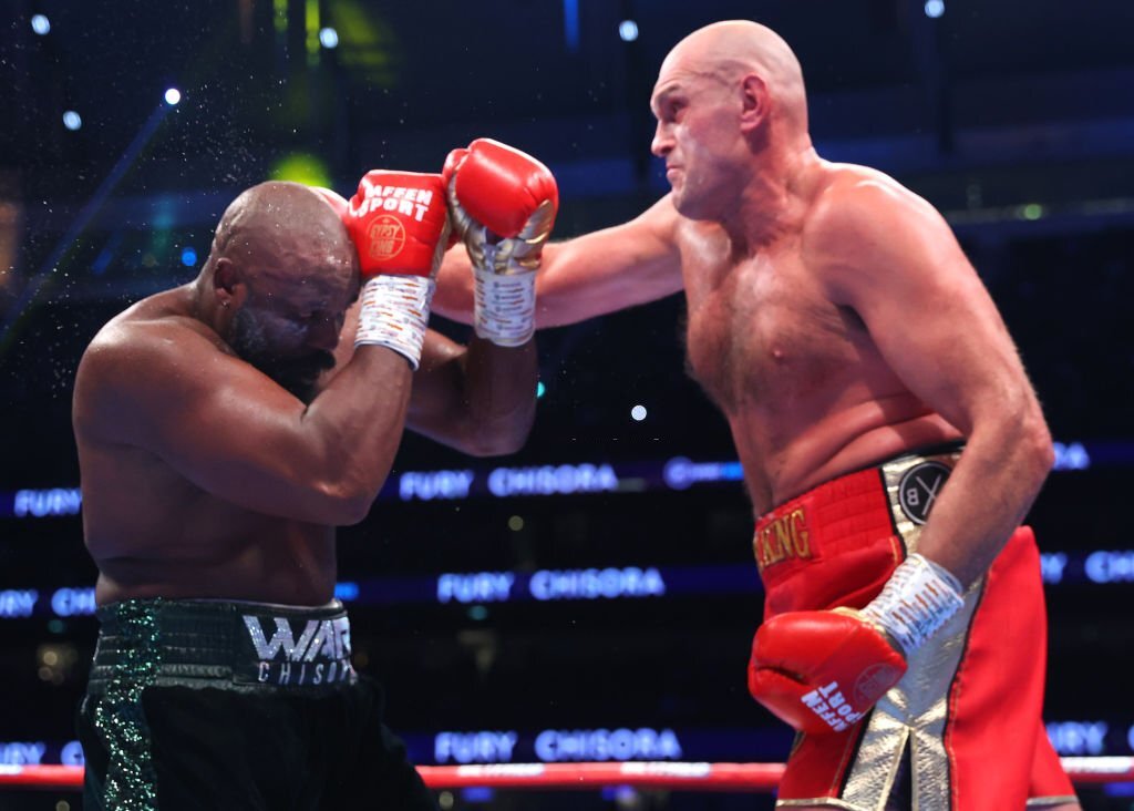 Tyson Fury knockout Derek Chisora, mặt đối mặt th&aacute;ch thức Oleksandr Usyk