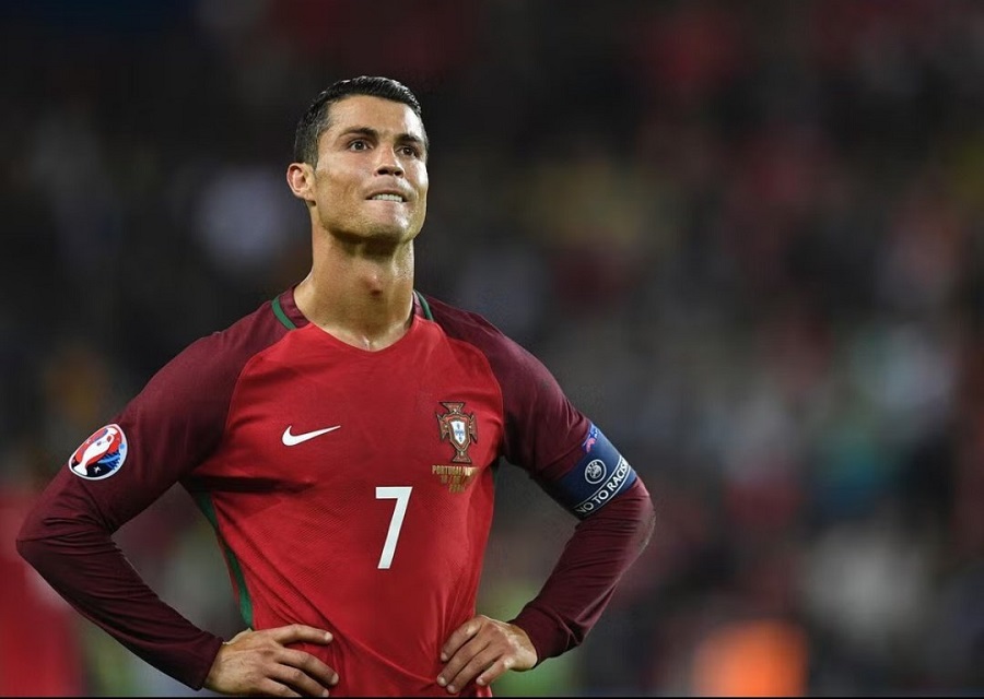 Cristiano Ronaldo từng cười nhạo Xavi vì thi đấu ở Qatar