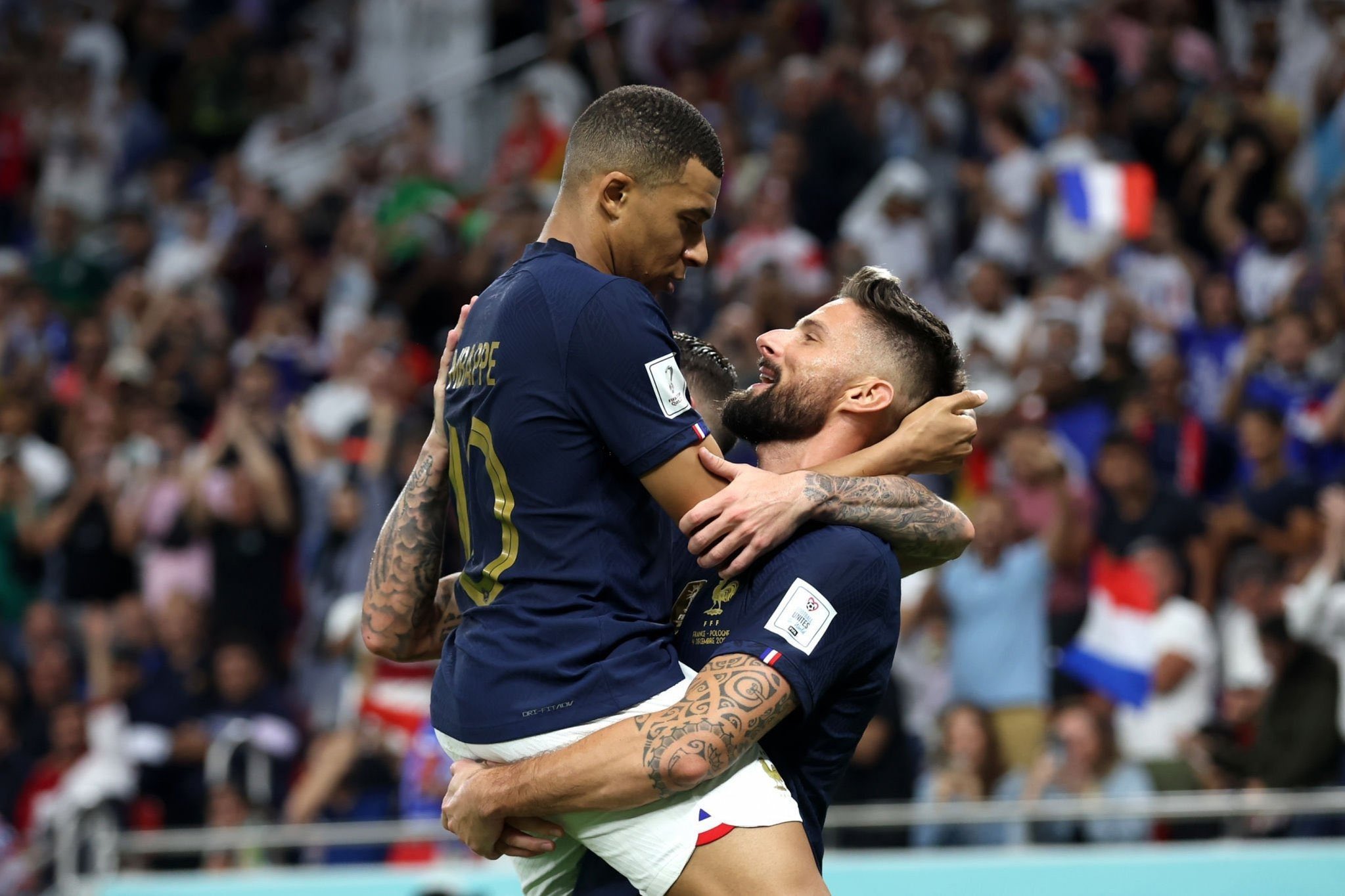 Mbappe bám đuổi gắt gao Ronaldo về ghi bàn ở vòng loại trực tiếp