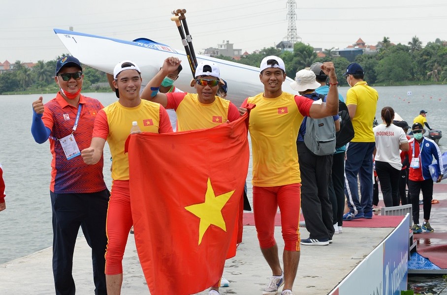 Cúp Chi&ecirc;́n thắng: Cú bứt phá ngoạn mục của 4 &ldquo;phu thuy&ecirc;̀n&rdquo; canoeing đ&ecirc;̉ giành HCV SEA Games 31
