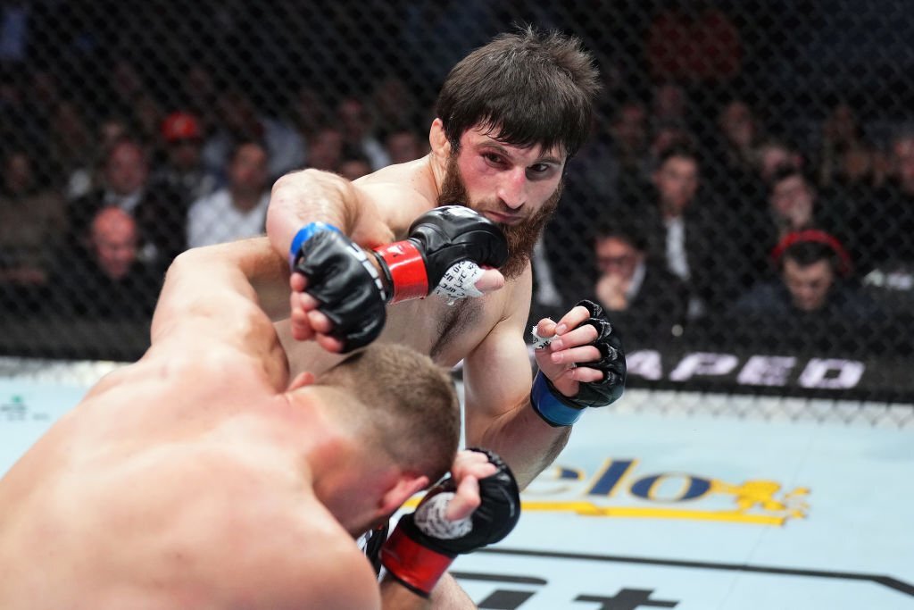UFC 282: Magomed Ankalaev h&ograve;a đ&aacute;ng tiếc Jan Blachowicz, đai b&aacute;n nặng vẫn v&ocirc; chủ