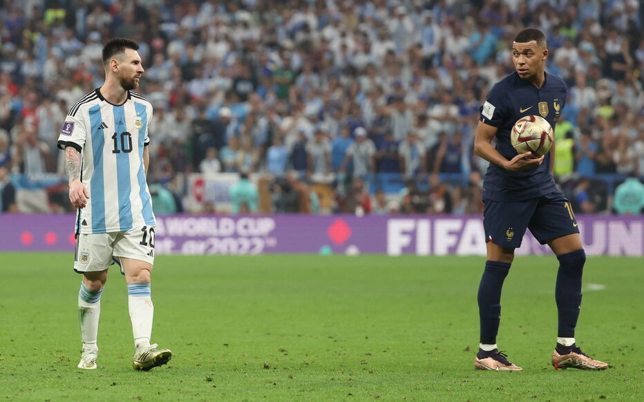 Messi và Mbappe có lợi thế như nào trong cuộc đua Quả bóng vàng 2023?