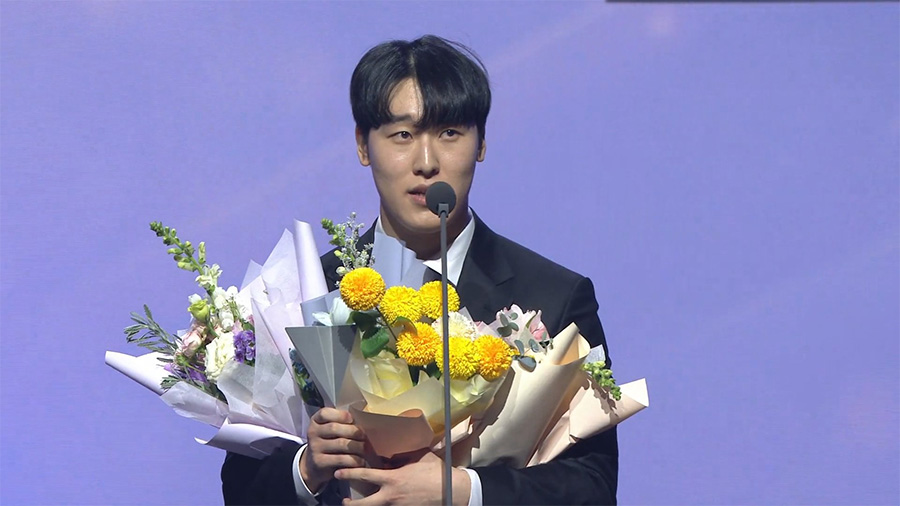 LCK Awards 2022: Zeka giành MVP, T1 đóng góp 3 cái tên trong đội hình tiêu biểu LCK Awards 2022: Zeka giành MVP, T1 đóng góp 3 cái tên trong đội hình tiêu biểu