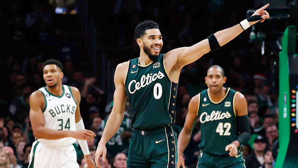 Jayson Tatum rực sáng trước Milwaukee Bucks, Boston Celtics chiếm ngôi đầu BXH miền Đông