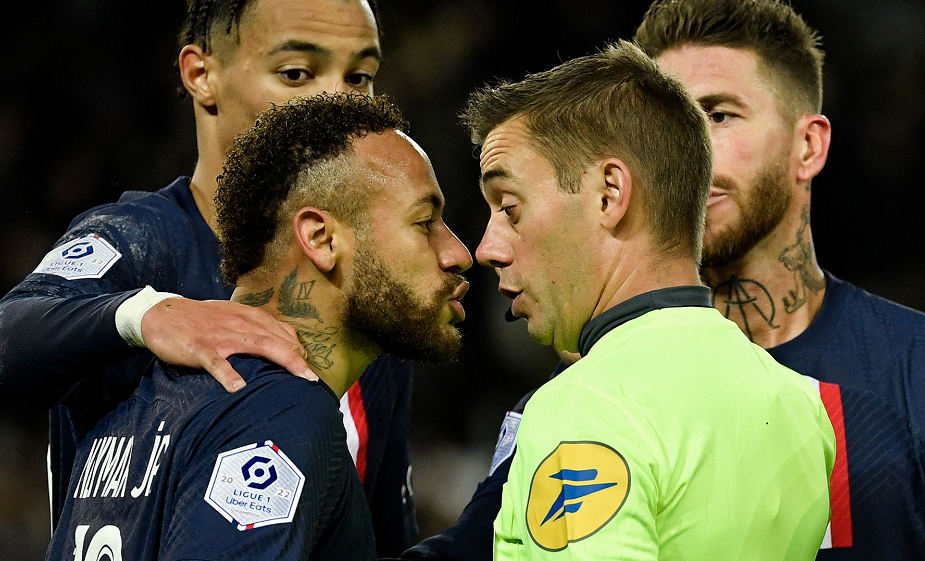 Neymar nhận thẻ đỏ ngớ ngẩn trong vòng 2 phút như thế nào? Neymar nhận thẻ đỏ ngớ ngẩn trong vòng 2 phút như thế nào?