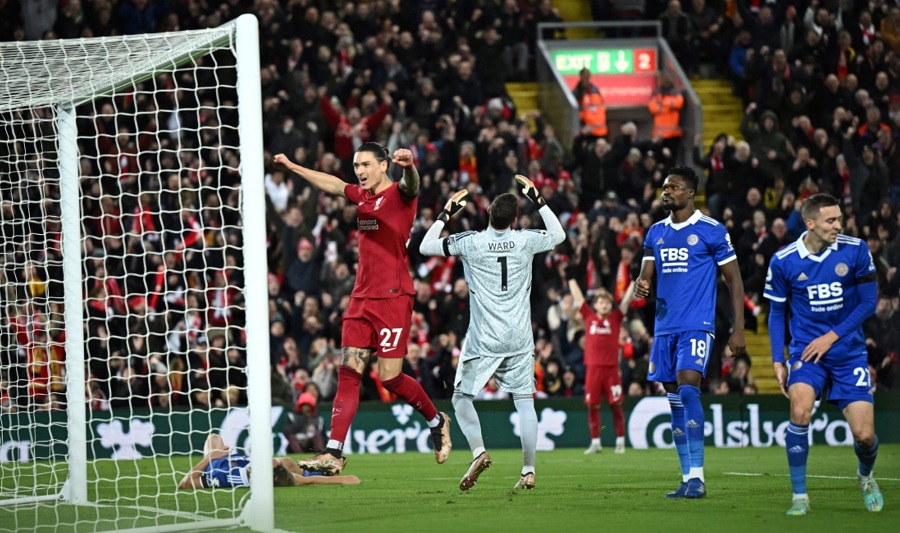 Tiền đạo Liverpool vô duyên nhưng đã có hậu vệ Leicester “hỗ trợ” Tiền đạo Liverpool vô duyên nhưng đã có hậu vệ Leicester “hỗ trợ”