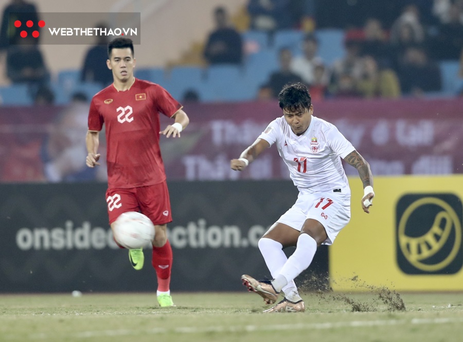 Tiến Linh: “Mặt sân khiến đội Việt Nam đá hơi chệch choạc trước Myanmar”