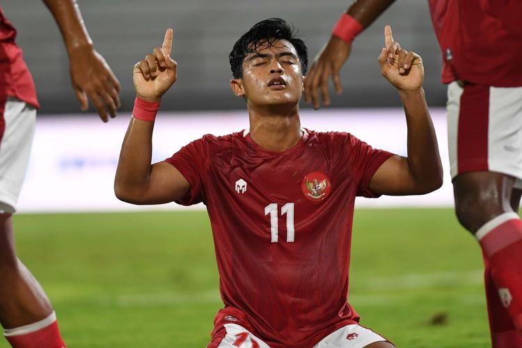 Hậu vệ Indonesia sợ đồng đội tự mãn khi tiếp Việt Nam