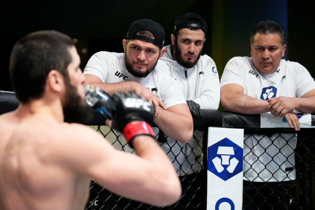 Bạn thân tiết lộ kế hoạch rời xa làng MMA của Khabib Nurmagomedov