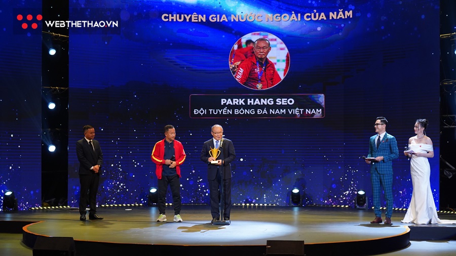 HLV Park Hang Seo trải lòng xúc động sau khi nhận giải thưởng ở Cúp Chiến thắng 2022 HLV Park Hang Seo trải lòng xúc động sau khi nhận giải thưởng ở Cúp Chiến thắng 2022
