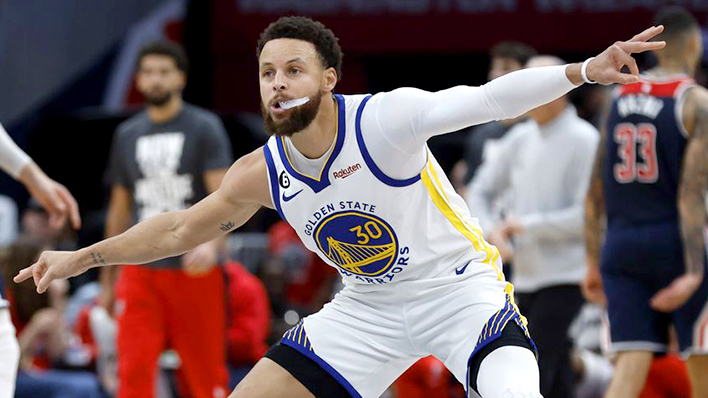 Golden State Warriors phá dớp sân khách nhờ trận đấu 41 điểm bùng nổ của Stephen Curry